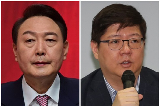 윤석열(왼쪽) 국민의힘 대선 후보와 김홍걸 무소속 의원. <연합뉴스>